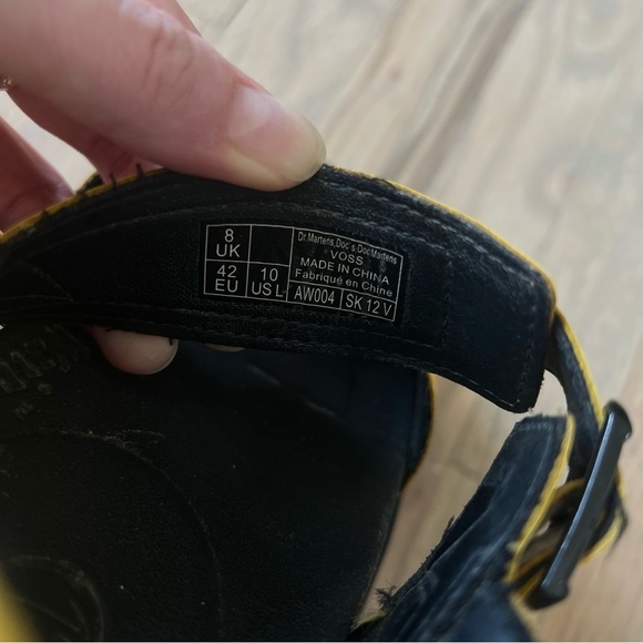 Yellow and black Dr. Martens sandals - Picture 4 of 7
